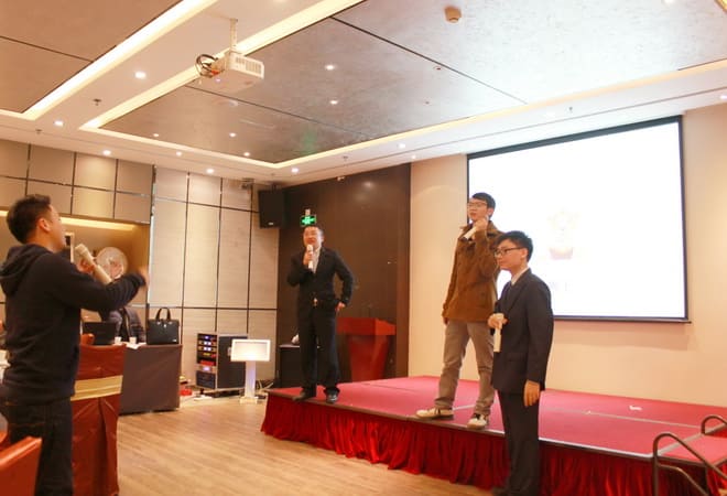 合作游戏——心心相印，知明所举办2014年终总结会暨2015新年宴会