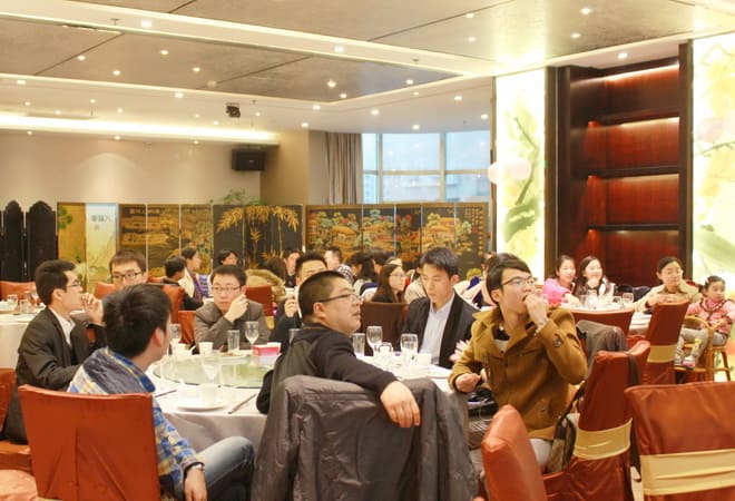 年会现场，知明所举办2014年终总结会暨2015新年宴会